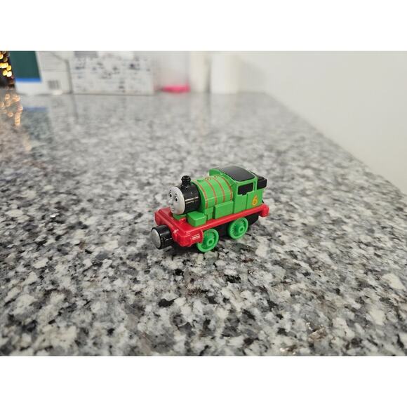 Thomas & Friends Take Along | Take N Play PERCY #6 2002 | DIECAST Magnetic Train - Picture 3 of 7